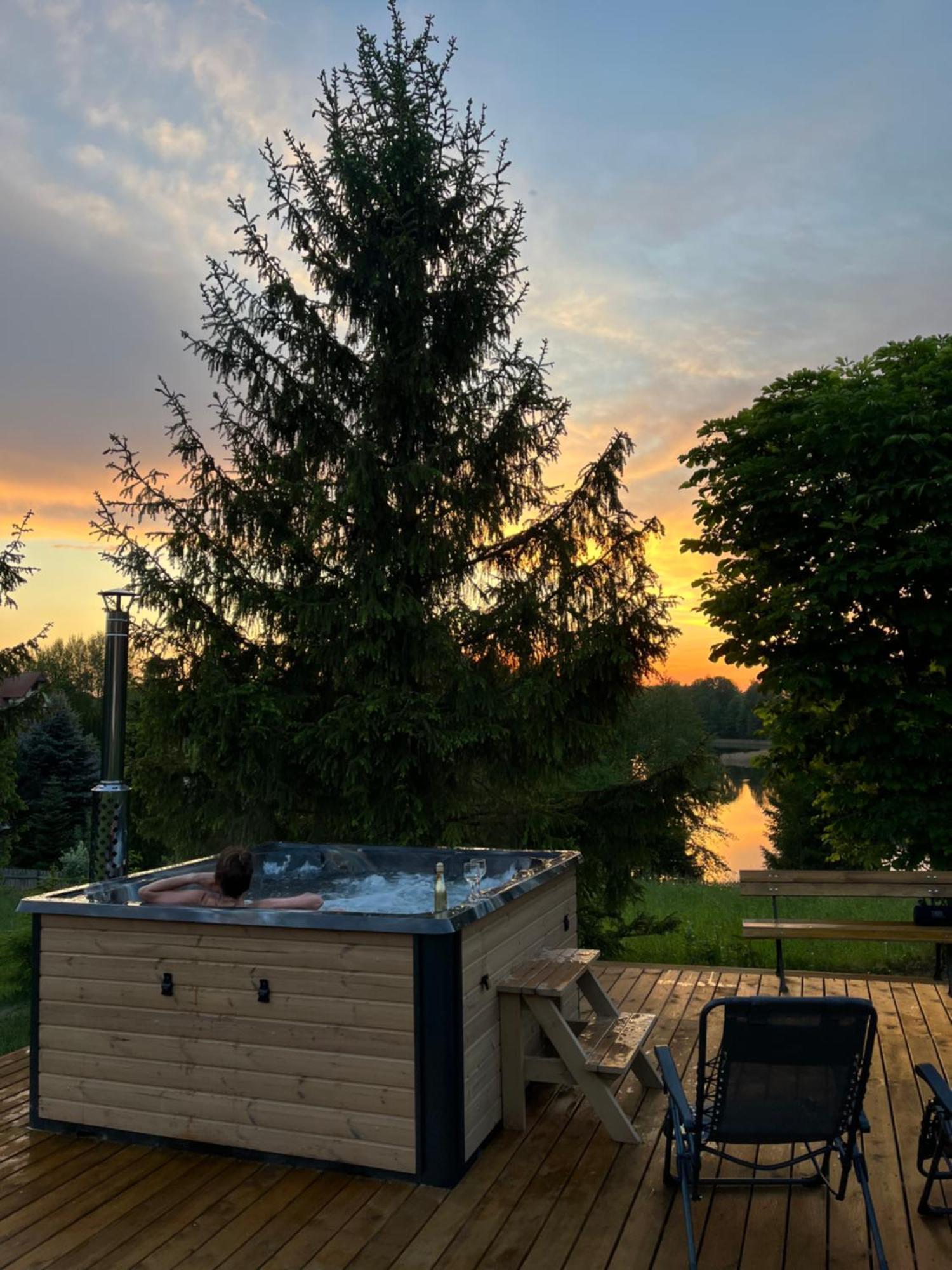 Domek Z Kominkiem Nad Jeziorem Z Jacuzzi Ogrodowym Sumowo  Extérieur photo